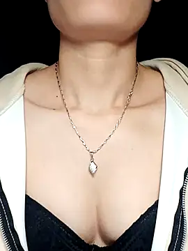 Snapshot of Hinna_x chatting on 11/06/25, 02:51 Hinna x online show from 11/06/25, 02:51