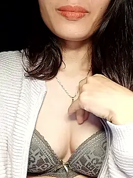 Snapshot of Hinna_x chatting on 11/12/25, 07:46 Hinna x online show from 11/12/25, 07:46