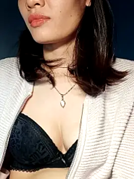 Snapshot of Hinna_x chatting on 11/16/25, 08:31 Hinna x online show from 11/16/25, 08:31