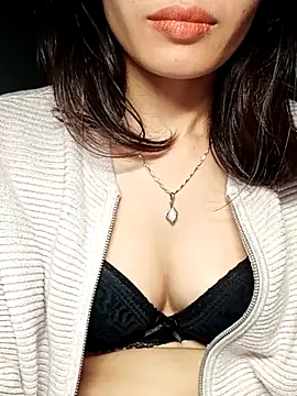 Snapshot of Hinna_x chatting on 11/16/25, 08:36 Hinna x online show from 11/16/25, 08:36