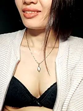 Snapshot of Hinna_x chatting on 11/18/25, 02:32 Hinna x online show from 11/18/25, 02:32