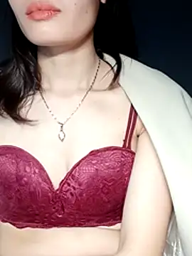 Snapshot of Hinna_x chatting on 12/04/25, 08:28 Hinna x online show from 12/04/25, 08:28