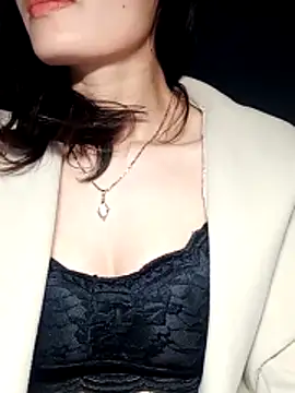 Snapshot of Hinna_x chatting on 12/13/25, 08:14 Hinna x online show from 12/13/25, 08:14