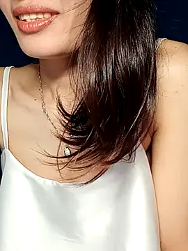 Snapshot of Hinna_x chatting on 12/14/25, 08:20 Hinna x online show from 12/14/25, 08:20