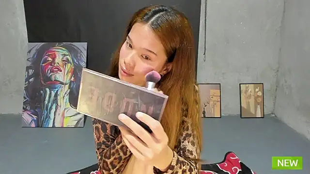 Colette Thompson online show from 10/21/25, 02:51