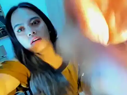 Snapshot of yourmochaloca69 chatting on 12/01/25, 01:10 yourmochaloca69 online show from 12/01/25, 01:10