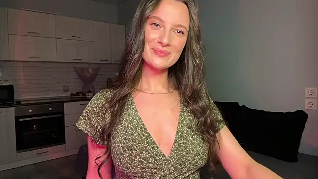 Luna Raee online show from 11/11/25, 01:00