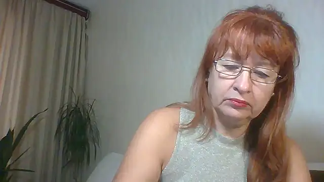 Snapshot of Marellaa chatting on 11/17/25, 06:52 Marellaa online show from 11/17/25, 06:52