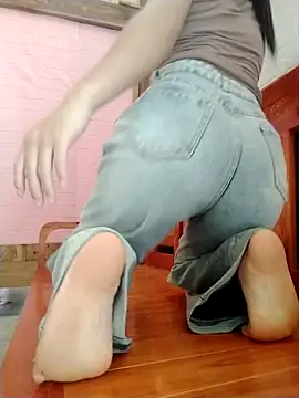 Snapshot of daisy_will chatting on 10/19/25, 03:51 daisy will online show from 10/19/25, 03:51