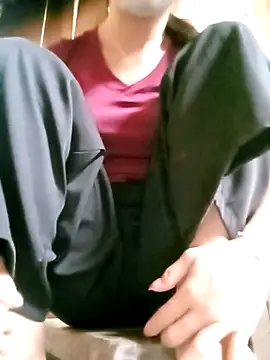 Snapshot of daisy_will chatting on 11/17/25, 03:23 daisy will online show from 11/17/25, 03:23