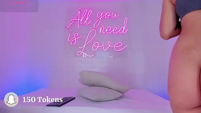 Snapshot of aleksandramiller_ chatting on 09/08/25, 08:30 aleksandramiller online show from 09/08/25, 08:30