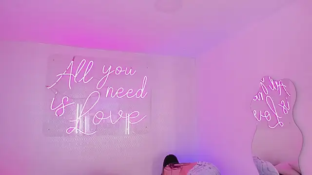 aleksandramiller  online show from 04/07/26, 12:38