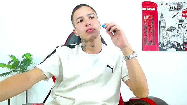 Cumandres18 online show from 04/21/26, 03:07