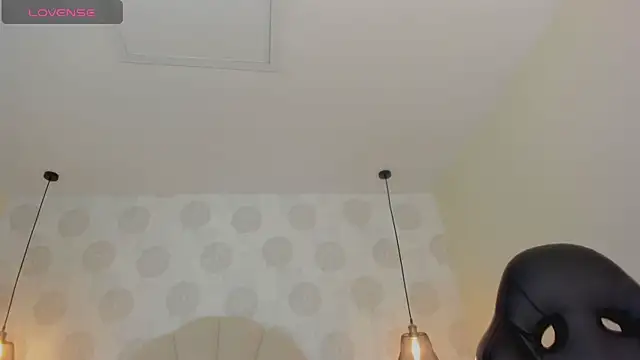 GIANAMILLER6 online show from 12/17/25, 12:22