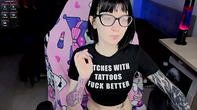 HazelTompson online show from 03/15/26, 12:11