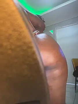 Snapshot of BQueen223 chatting on 10/26/25, 08:48 BQueen223 online show from 10/26/25, 08:48