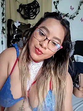 AsshleyVillaloboss online show from 10/22/25, 06:51