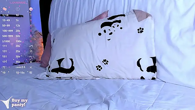 Snapshot of Ellamilano9 chatting on 01/28/25, 07:10 Ellamilano9 online show from 01/28/25, 07:10