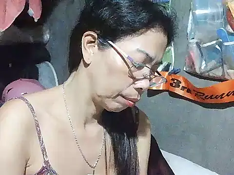 Snapshot of Mayumie05 chatting on 11/21/25, 11:09 Mayumie05 online show from 11/21/25, 11:09