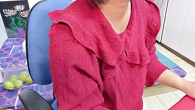 Snapshot of MichiLovely chatting on 10/29/25, 02:03 MichiLovely online show from 10/29/25, 02:03