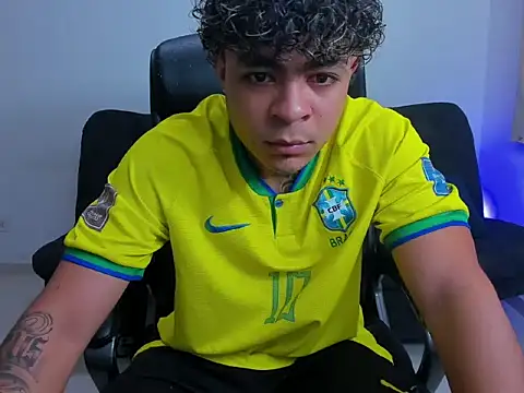 Snapshot of freyva chatting on 06/17/26, 03:24 freyva online show from 06/17/26, 03:24