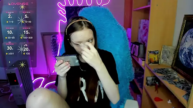 AliceHaris online show from 11/28/25, 03:20