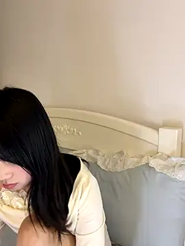 Ella-A9 online show from 10/30/25, 03:02