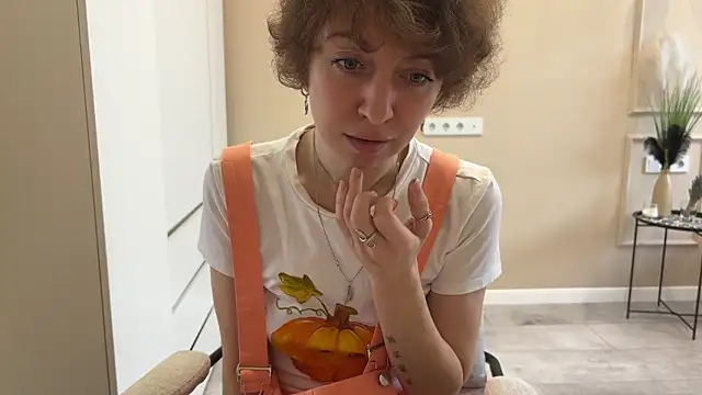 daniellia  online show from 11/14/25, 08:46