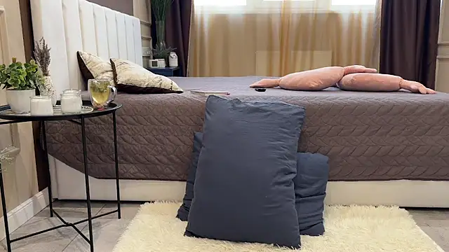 daniellia  online show from 02/08/26, 10:07