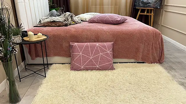 daniellia  online show from 04/24/26, 02:19