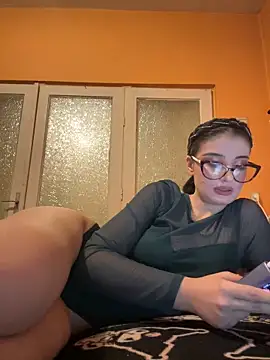 Larra69 online show from 12/04/25, 05:43