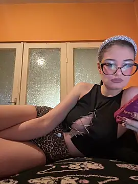 Larra69 online show from 02/18/26, 06:04