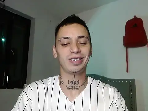 Snapshot of xalejo_max chatting on 10/19/25, 11:05 xalejo max online show from 10/19/25, 11:05