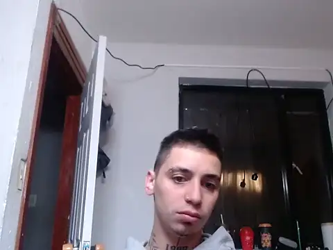 Snapshot of xalejo_max chatting on 10/24/25, 01:07 xalejo max online show from 10/24/25, 01:07