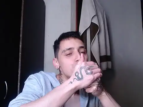 Snapshot of xalejo_max chatting on 11/19/25, 05:57 xalejo max online show from 11/19/25, 05:57