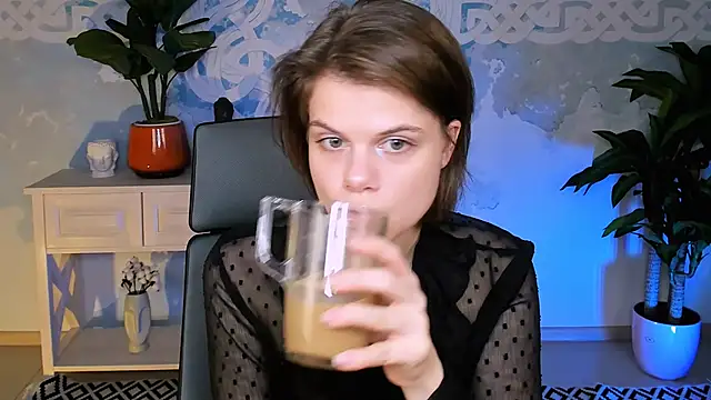 EllieMurler online show from 11/28/25, 09:12