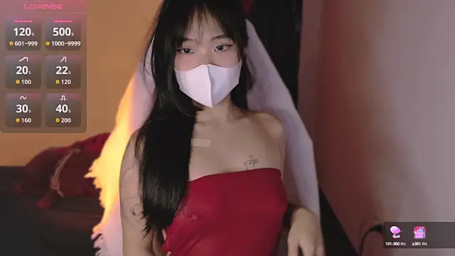 Snapshot of Phuong_Bee chatting on 10/14/25, 01:12 Phuong Bee online show from 10/14/25, 01:12