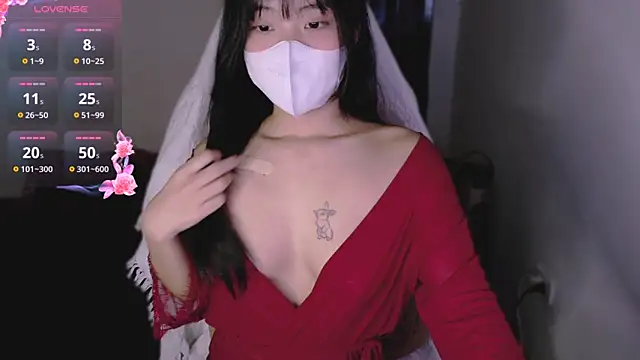 Snapshot of Phuong_Bee chatting on 11/11/25, 01:33 Phuong Bee online show from 11/11/25, 01:33