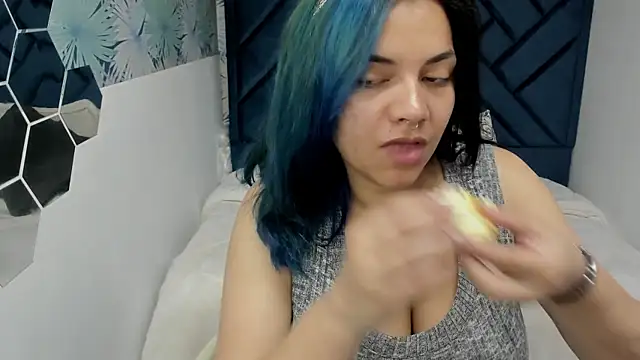 Snapshot of Kiara_Cruz__ chatting on 09/20/25, 03:02 Kiara Cruz online show from 09/20/25, 03:02