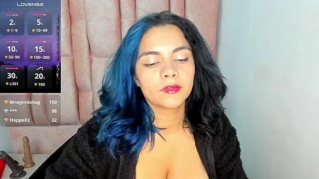 Snapshot of Kiara_Cruz__ chatting on 10/10/25, 08:46 Kiara Cruz online show from 10/10/25, 08:46