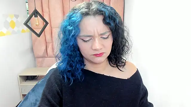 Snapshot of Kiara_Cruz__ chatting on 10/17/25, 08:33 Kiara Cruz online show from 10/17/25, 08:33