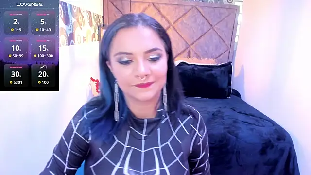 Kiara Cruz   online show from 10/23/25, 05:33