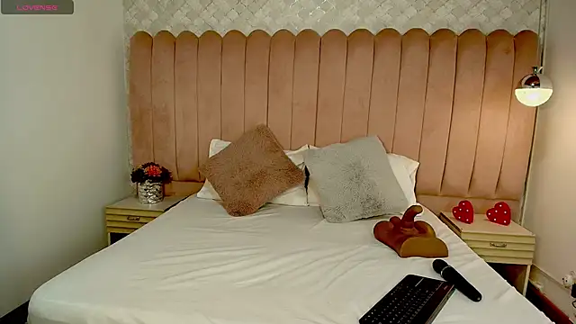 candyclair1 online show from 04/22/26, 08:43