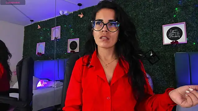 Linagh  online show from 11/19/25, 11:54