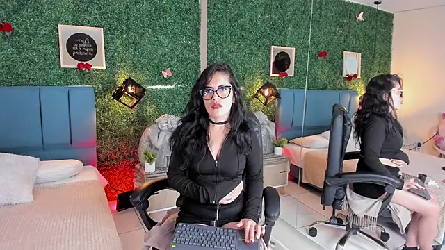 Linagh  online show from 12/16/25, 11:37