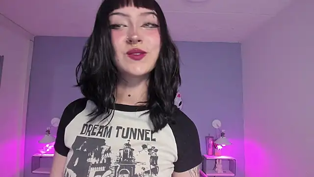 Snapshot of Zoe_Lynch_ chatting on 09/28/25, 02:33 Zoe Lynch online show from 09/28/25, 02:33