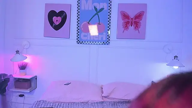 Zoe Lynch  online show from 04/07/26, 11:32