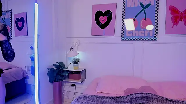 Zoe Lynch  online show from 04/23/26, 11:42