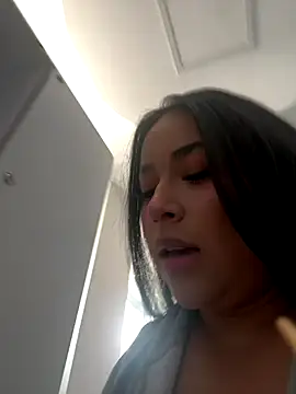 Zoey thompson online show from 09/22/25, 07:38