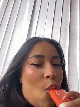 Zoey thompson online show from 09/30/25, 04:45